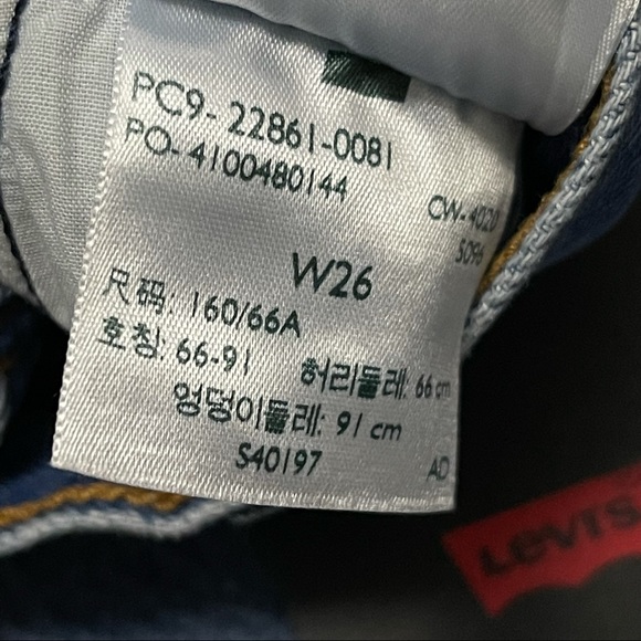 Levi’s Premium Wedgie ICON x Aritzia - Picture 9 of 16